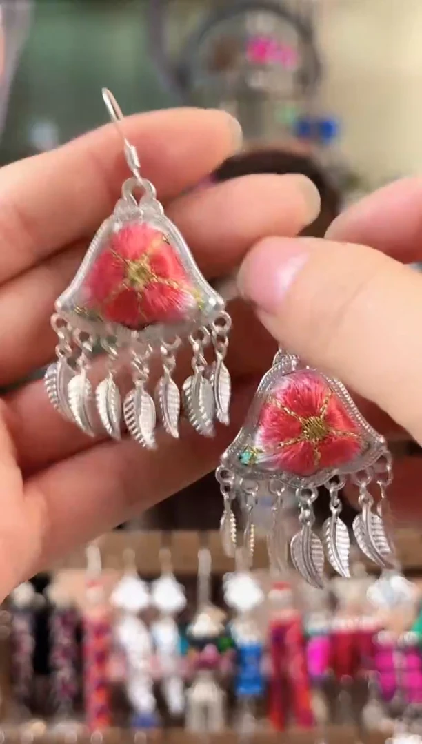 彩云南阁非遗老绣苗银饰品622