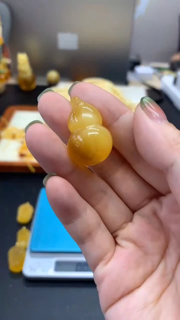 未镶嵌琥珀珠宝奇石592