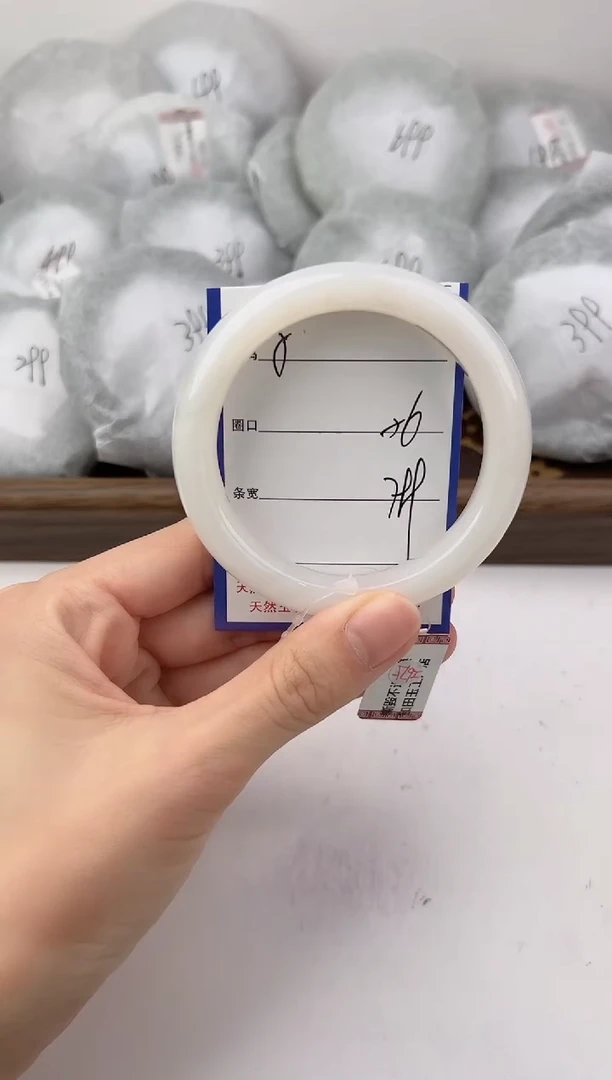 未镶嵌手镯和田玉5颜色微差无瑕疵