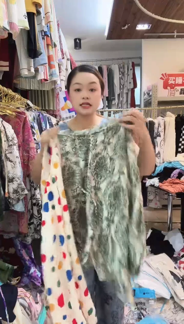 绿色暗纹加缤纷糖果（具体根据主播讲解为主）