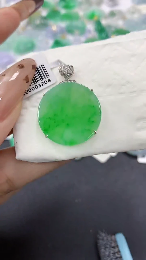 颈饰18K金镶嵌翡翠a货假一赔三支持复检百元上9元证书费自理