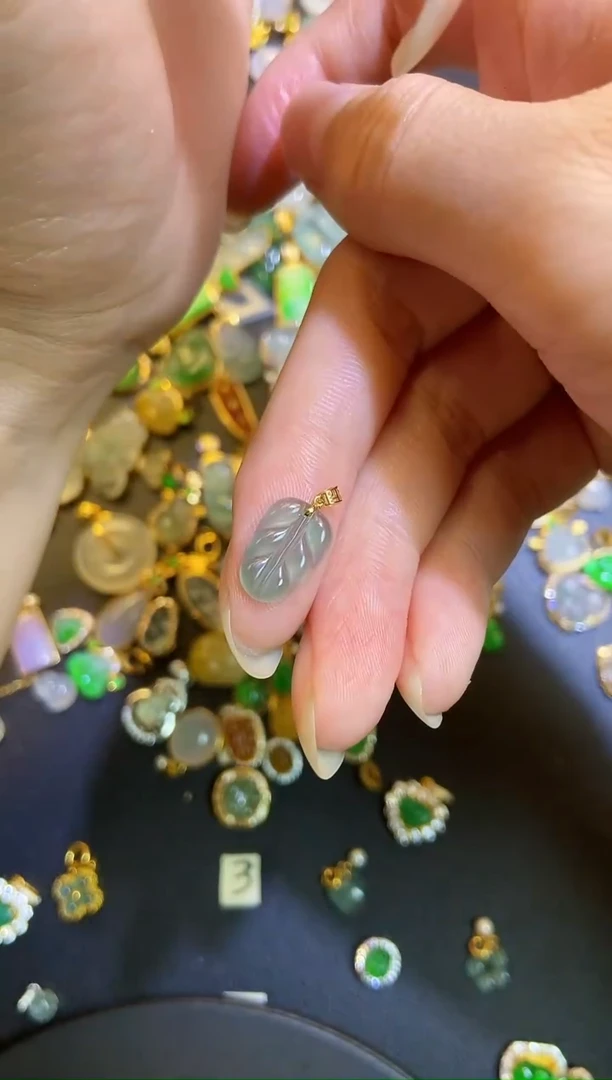 翡翠18K金镶嵌吊坠(不含链)1