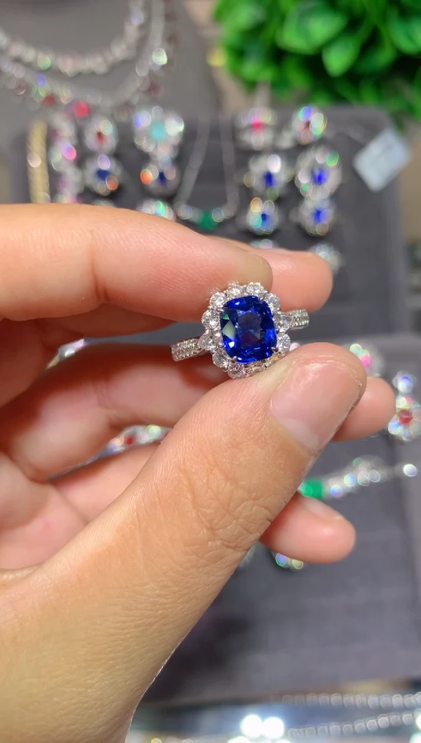 戒指蓝宝石18K金镶嵌2.03CT