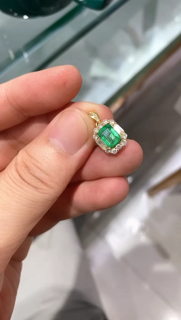 颈饰银S925镶嵌祖母绿吊坠