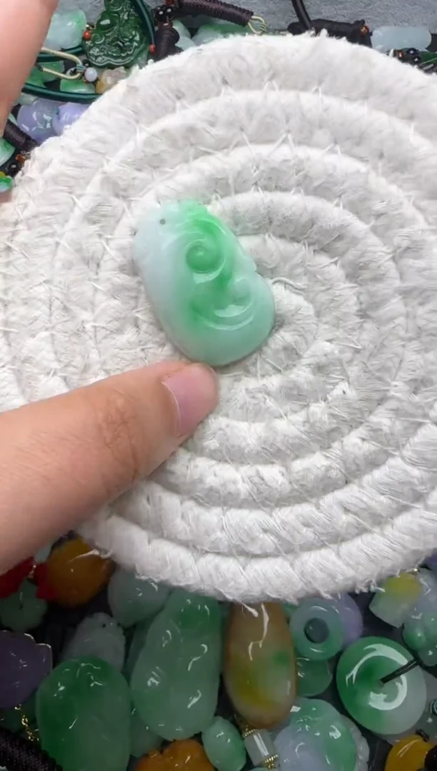 颈饰未镶嵌翡翠缅甸翡翠吊坠