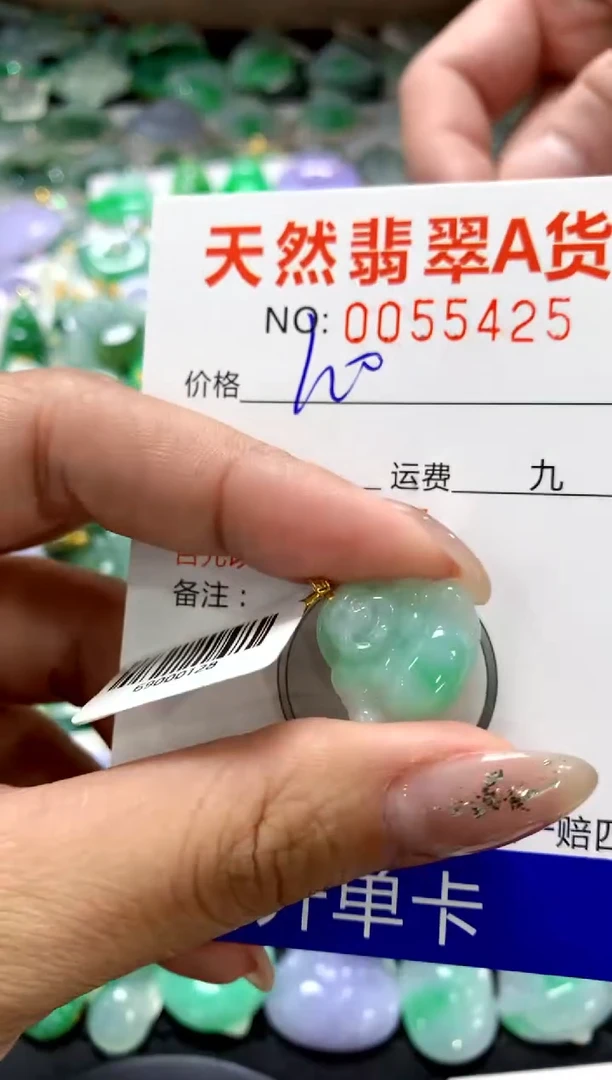 颈饰18K金镶嵌翡翠1111111111111111