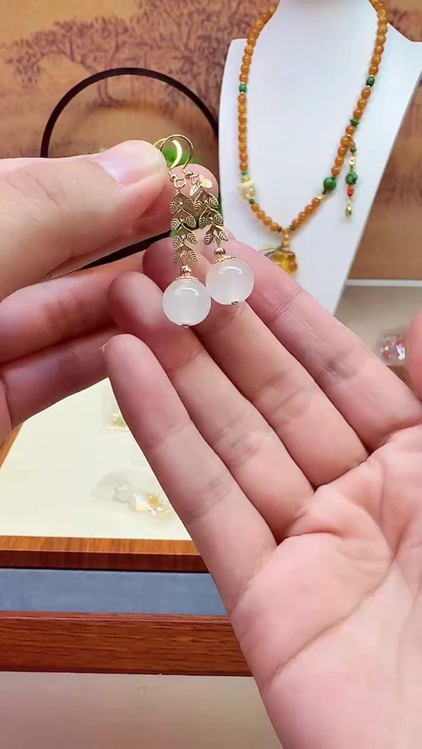 14K金镶嵌和田玉耳饰E202