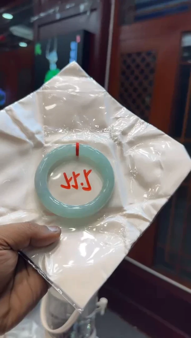 未镶嵌手镯翡翠手镯