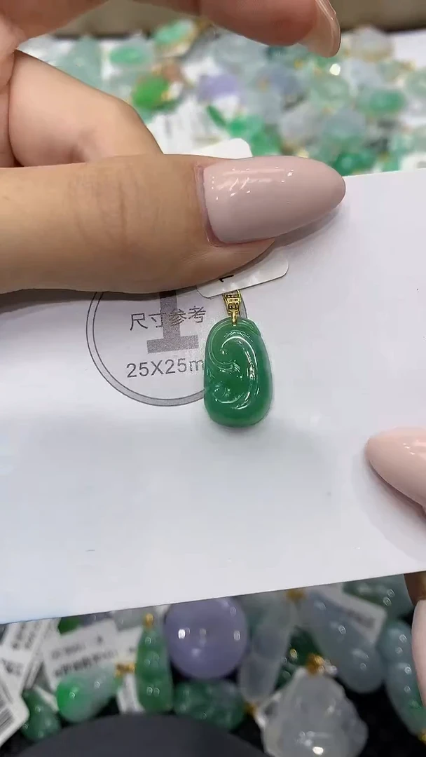 颈饰18K金镶嵌翡翠111111111111