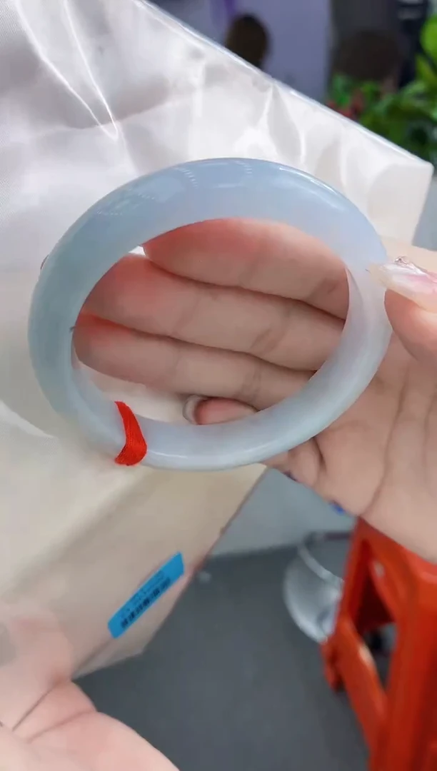 翡翠手镯未镶嵌翡翠手镯