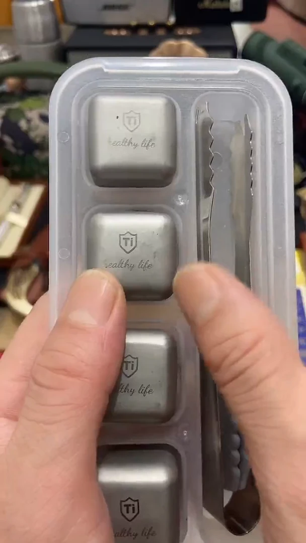 瓷片闪购商品  如图所示