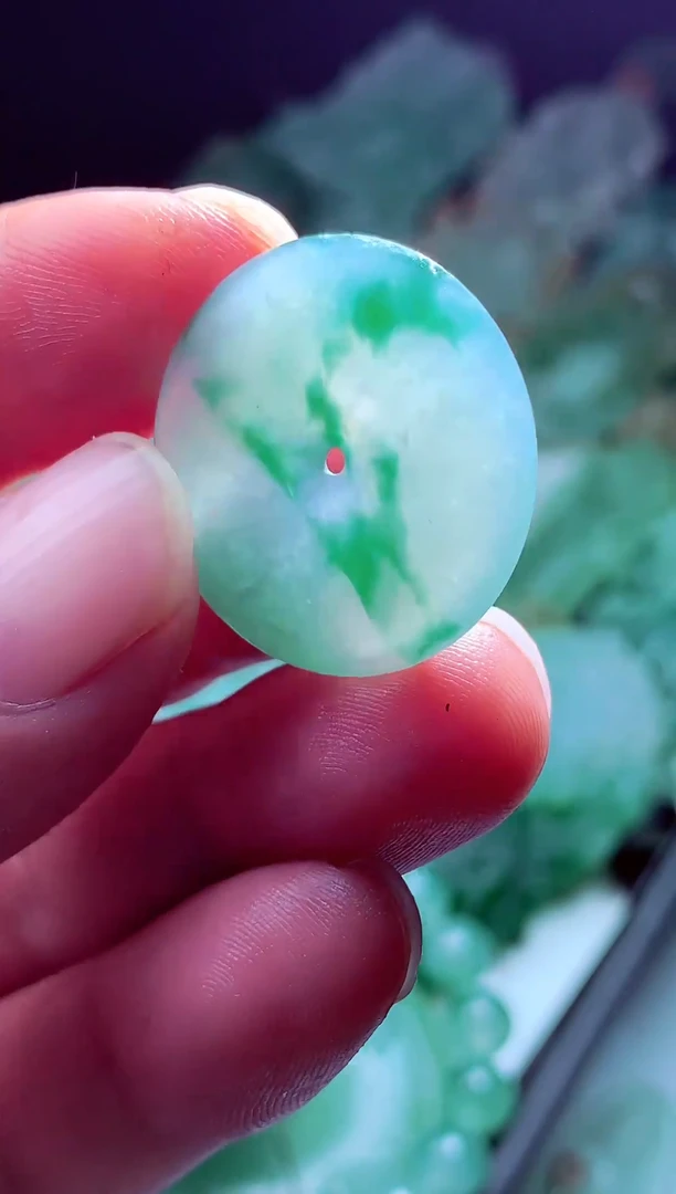 未镶嵌定制翡翠b****?翡翠毛货定制