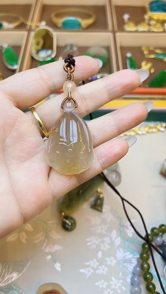 南红玛瑙未镶嵌吊坠(不含链)吊坠(不含链)