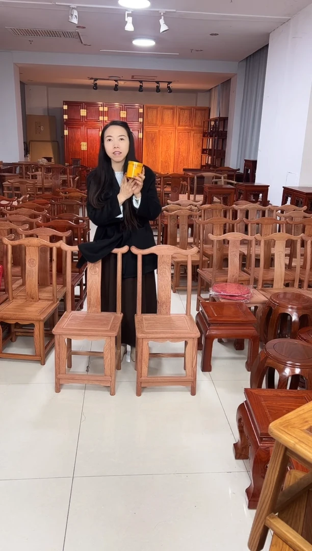 紫檀木类供桌一对白胚带围板小巴花小官帽椅