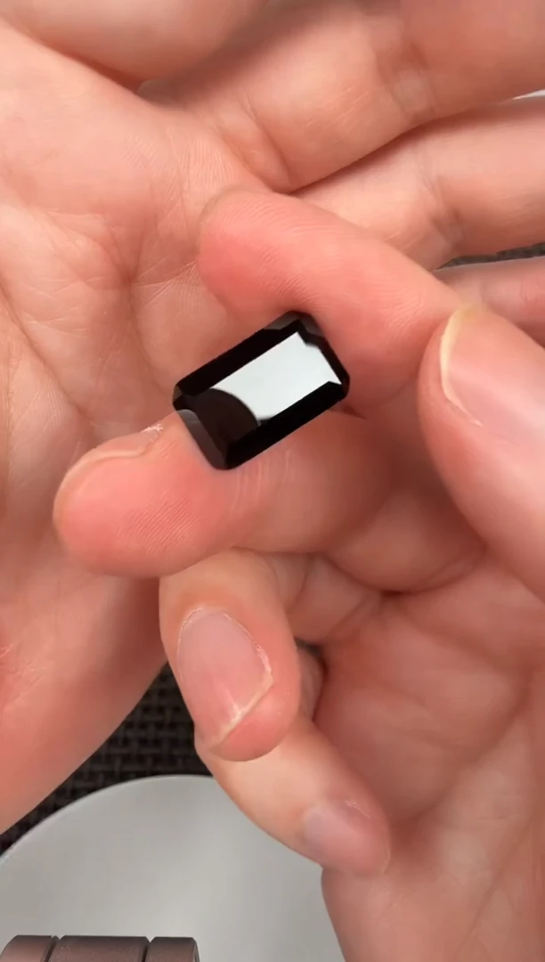 【闪购商品】尖晶石黑色未镶嵌8ct-B012377