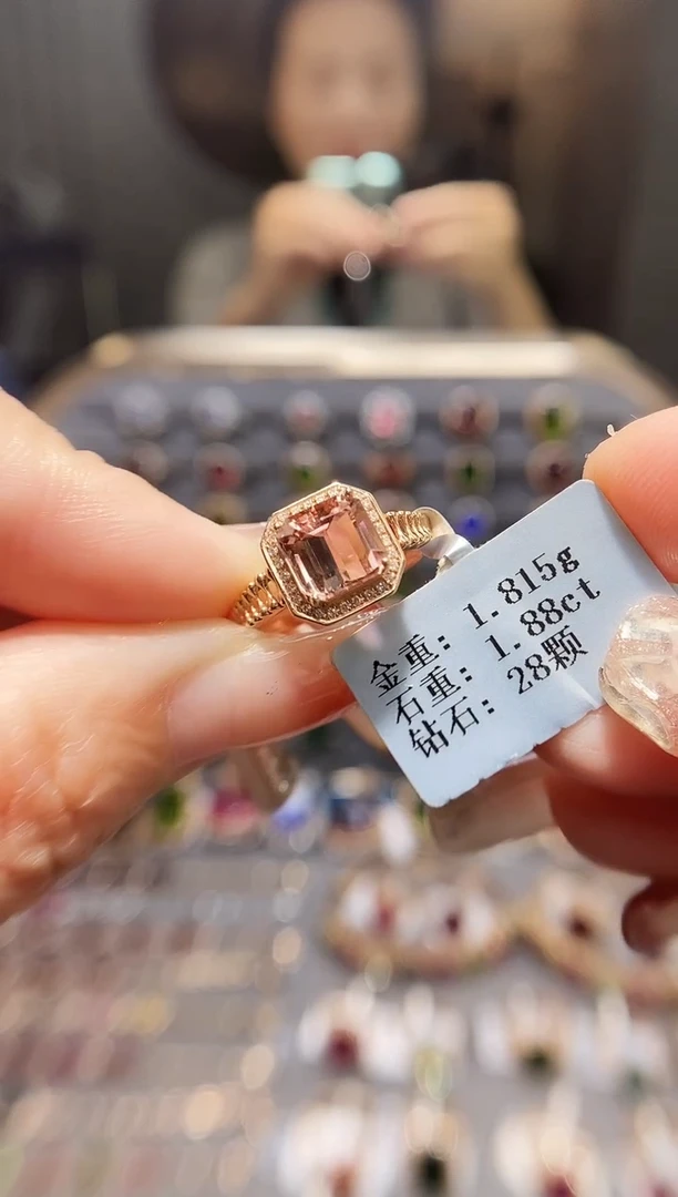 18K金镶嵌戒指碧玺1.88