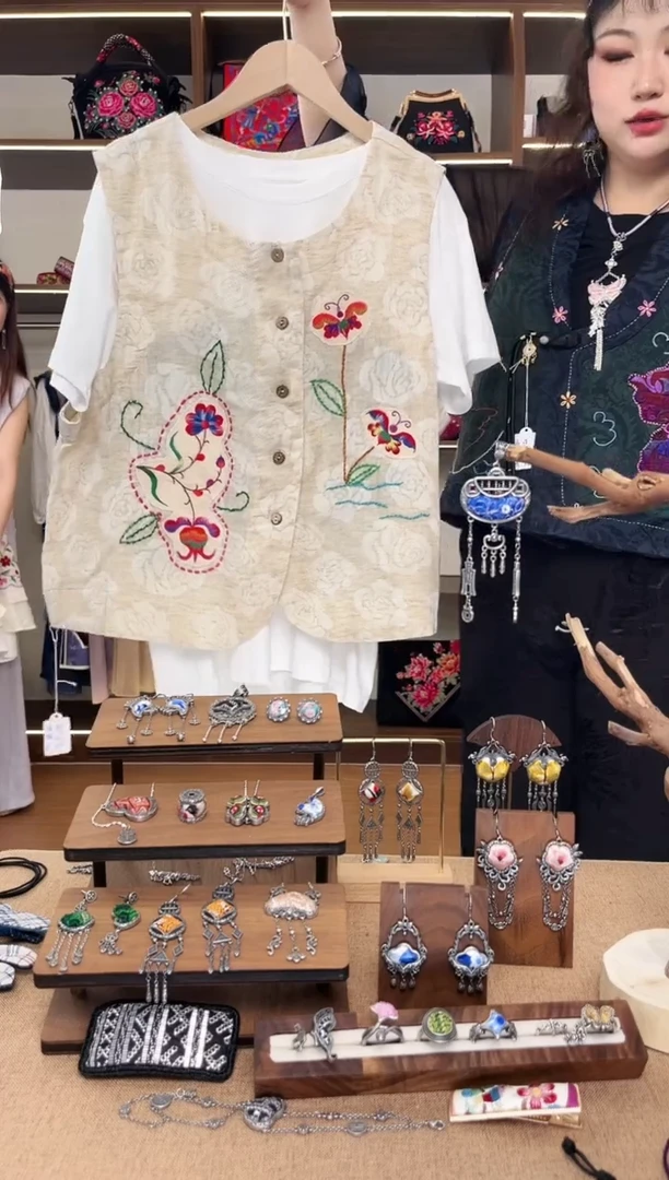 织绣A10黔东南苗族刺绣 马甲+打底