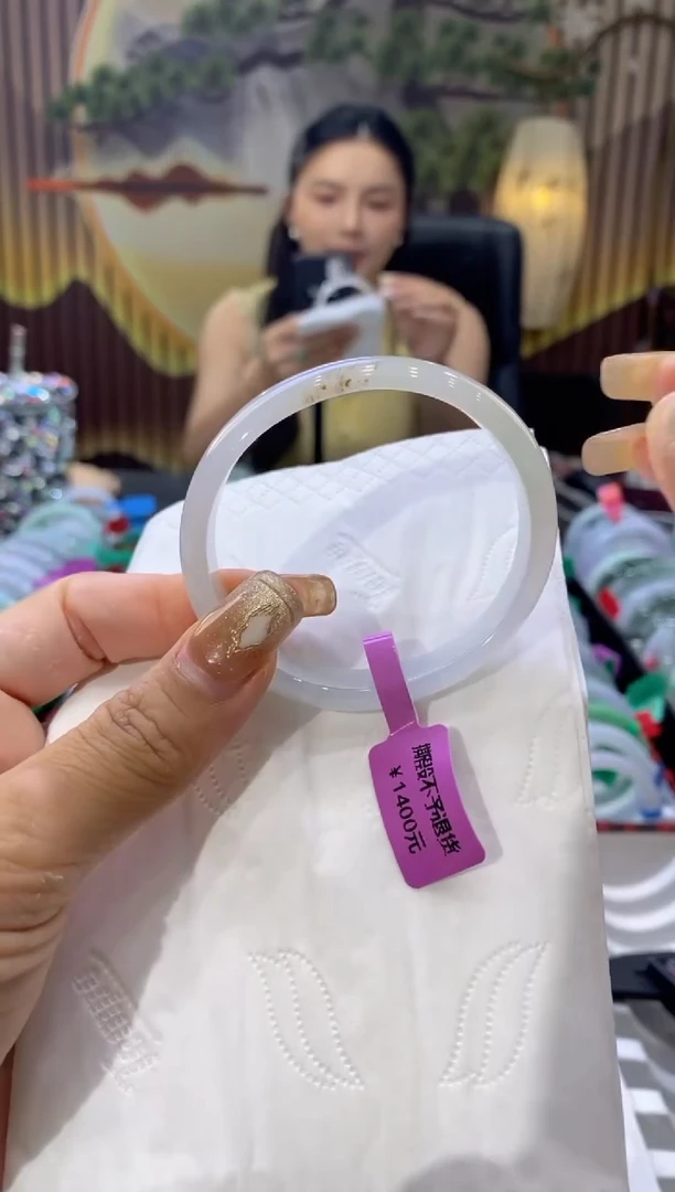 翡翠手镯未镶嵌多人06433