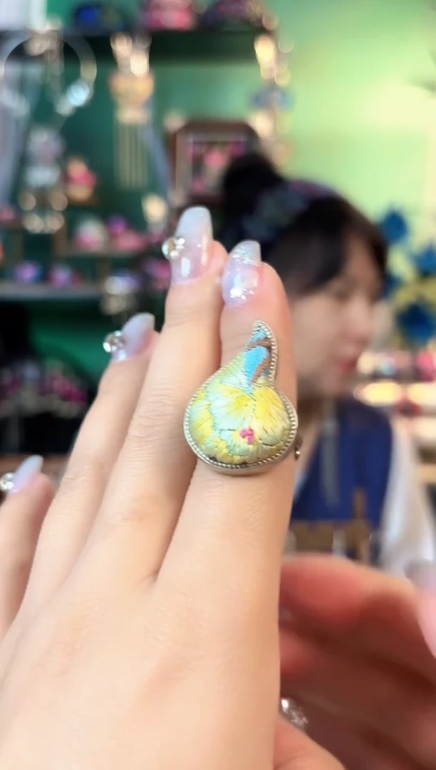 织绣彩云南阁非遗老绣饰品568