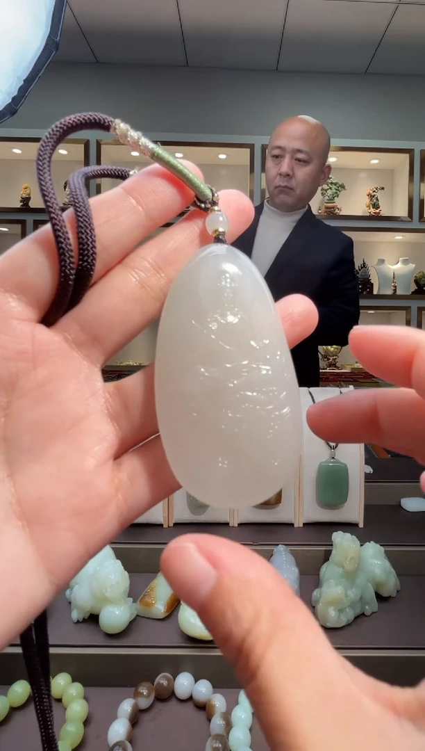 颈饰未镶嵌和田玉苏