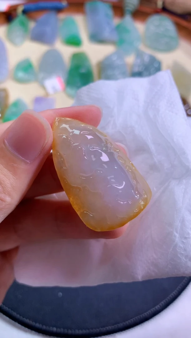 颈饰未镶嵌翡翠