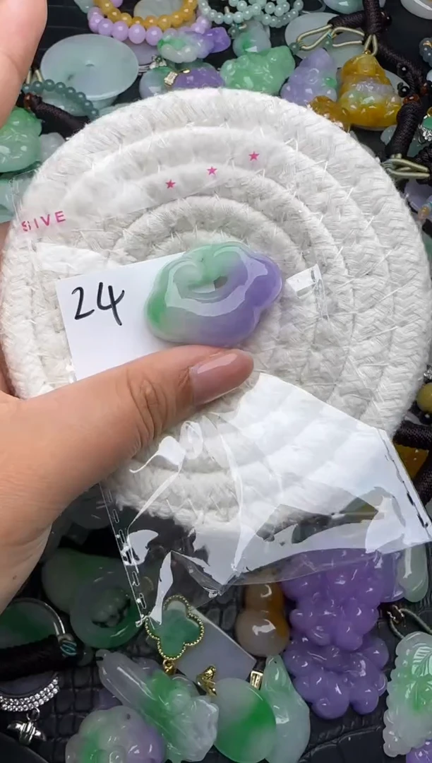 颈饰未镶嵌翡翠缅甸翡翠吊坠