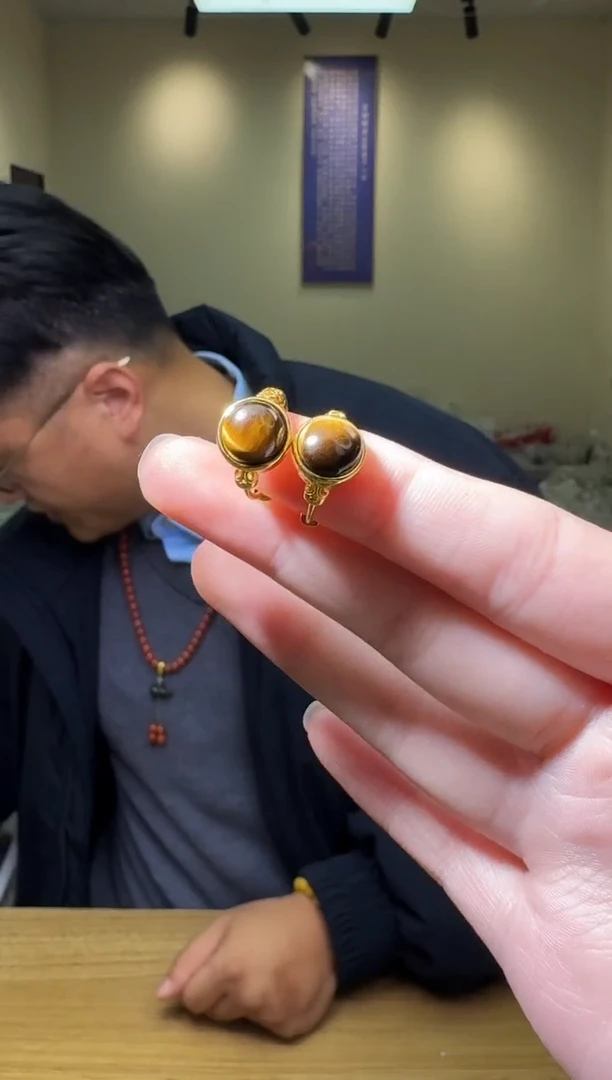 未镶嵌木变石（虎睛石）耳坠多样性发一件 281