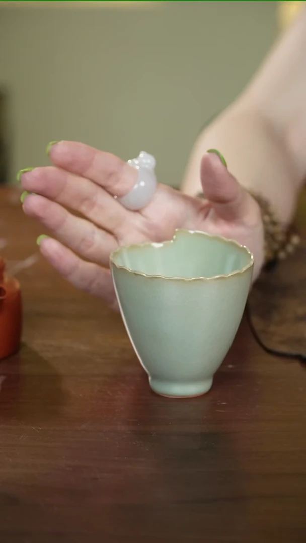 微瑕~汝窑花瓣杯