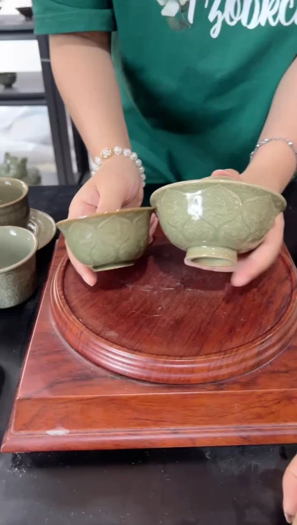 微瑕耀州窑鸳鸯莲瓣纹盖碗+鸳鸯小杯