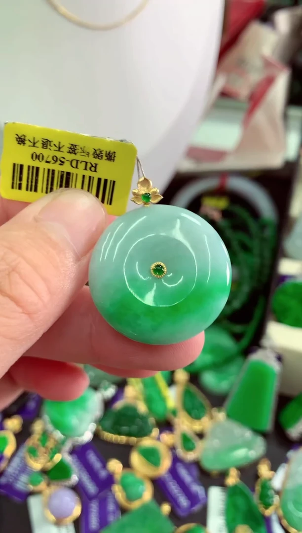 翡翠18K金镶嵌颈饰挂件