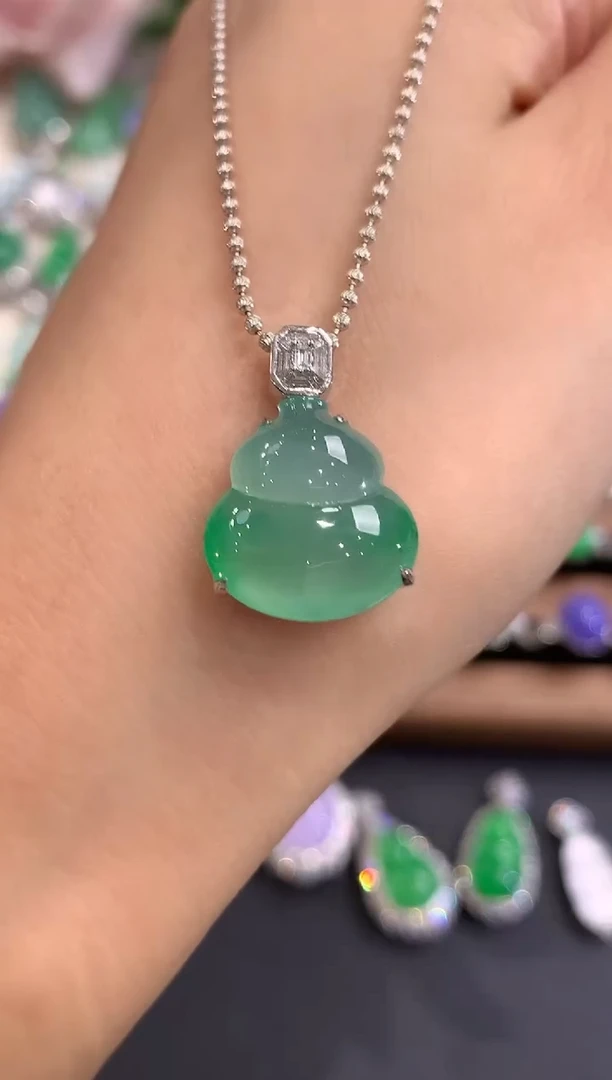 吊坠(不含链)18K金镶嵌翡翠q81