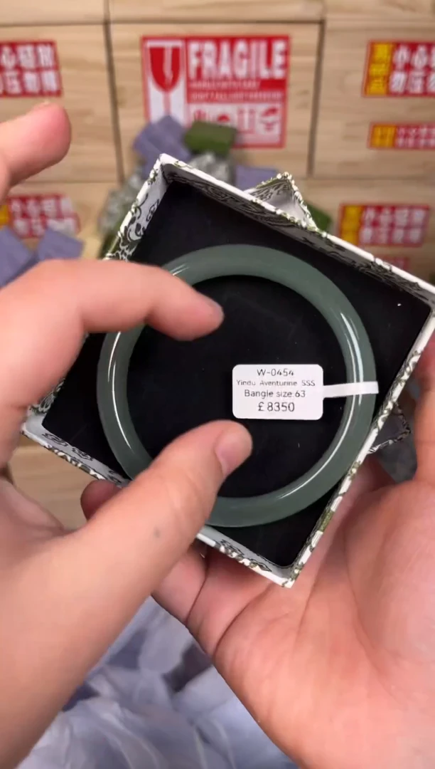 未镶嵌手镯石英质玉编码W-0454