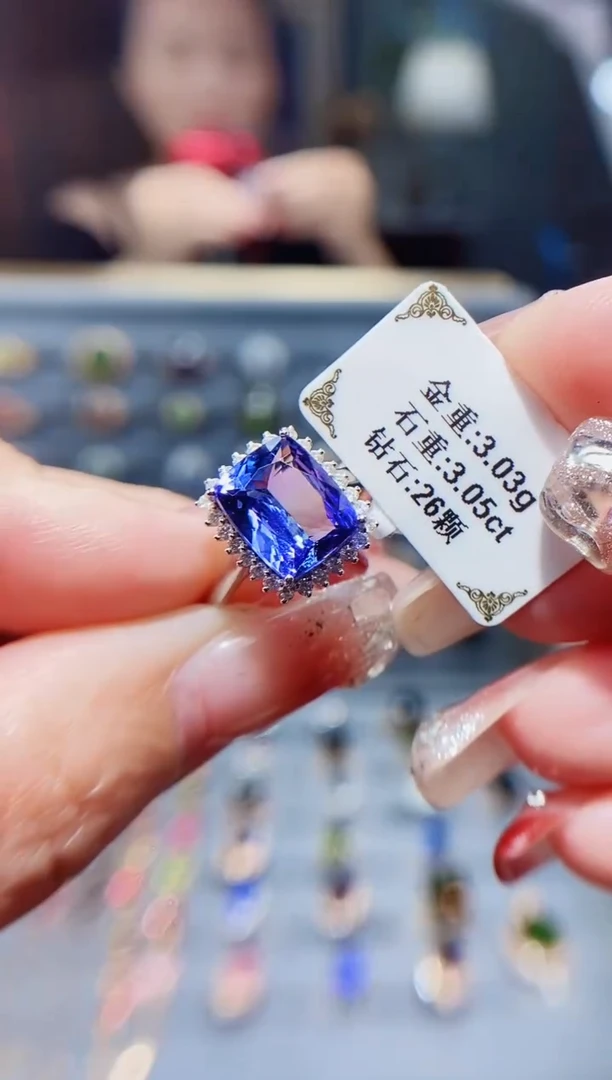 18K金镶嵌戒指坦桑石3.05.