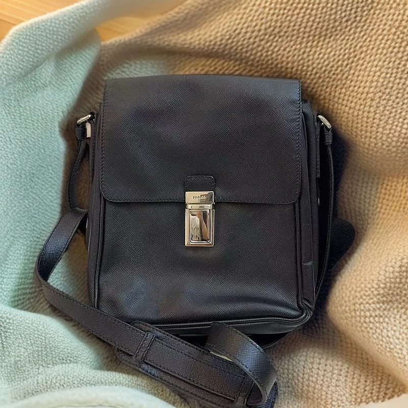 95新 Prada/普拉达 黑色斜挎包 1122 9002