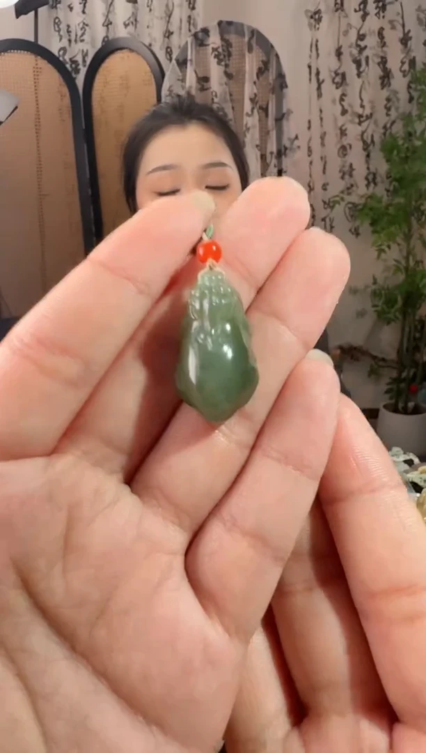 颈饰未镶嵌和田玉湖水绿貔貅