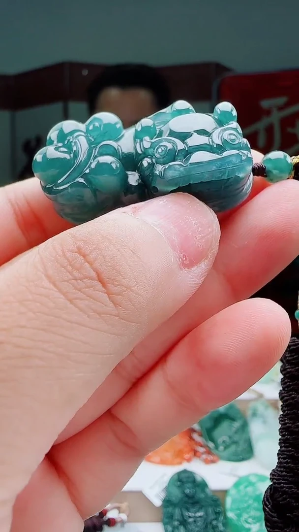 颈饰未镶嵌翡翠多样性发其一  79397貔貅