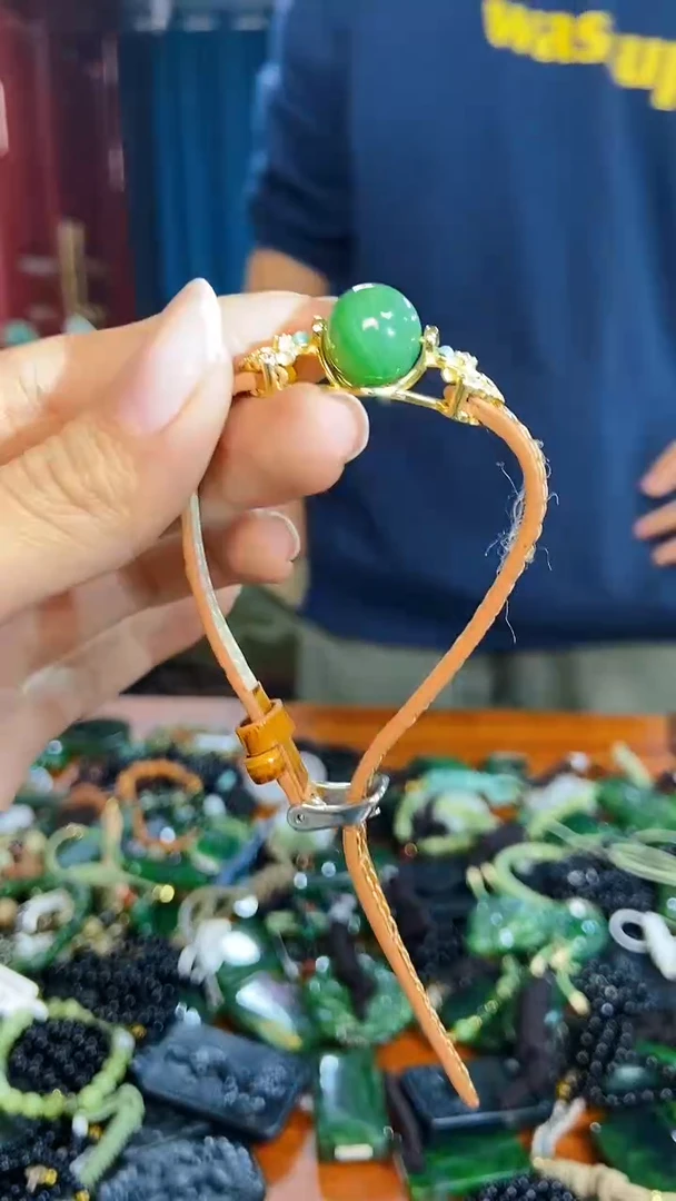 未镶嵌和田玉挂件1