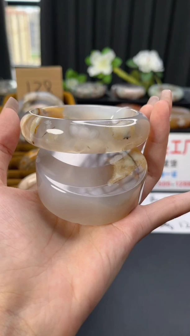 未镶嵌手镯石英质玉赠送镯心（63圈口）