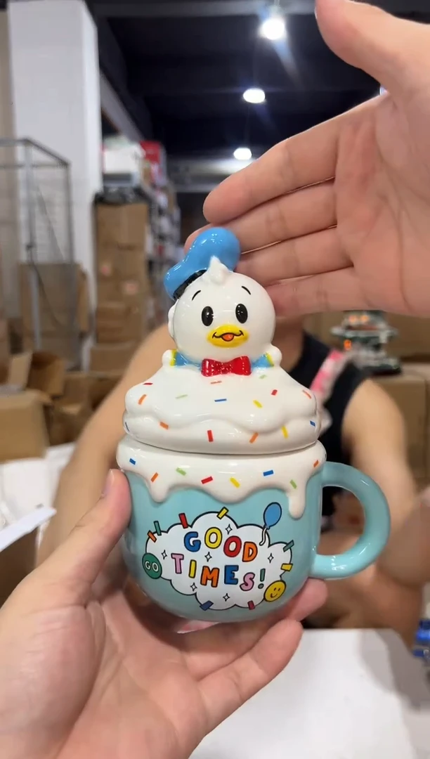 瓷片原盒松松造型唐老鸭带盖杯