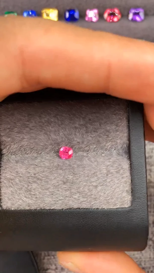 未镶嵌裸石定制尖晶石当*枕型 热粉色调 0.46ct