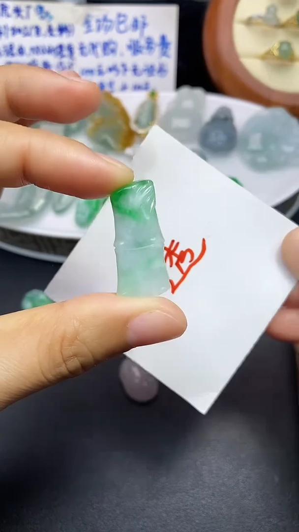 颈饰未镶嵌翡翠吊坠