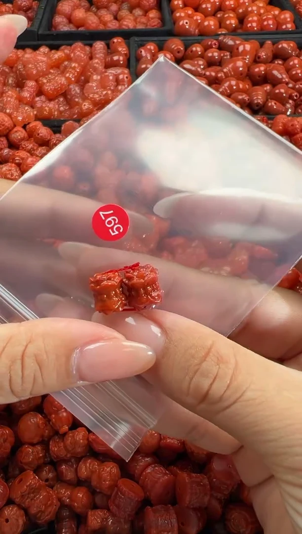 颈饰未镶嵌南红玛瑙1