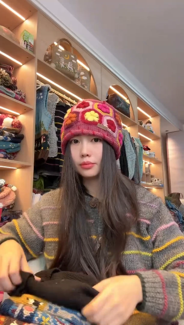 羊毛粉色勾花帽