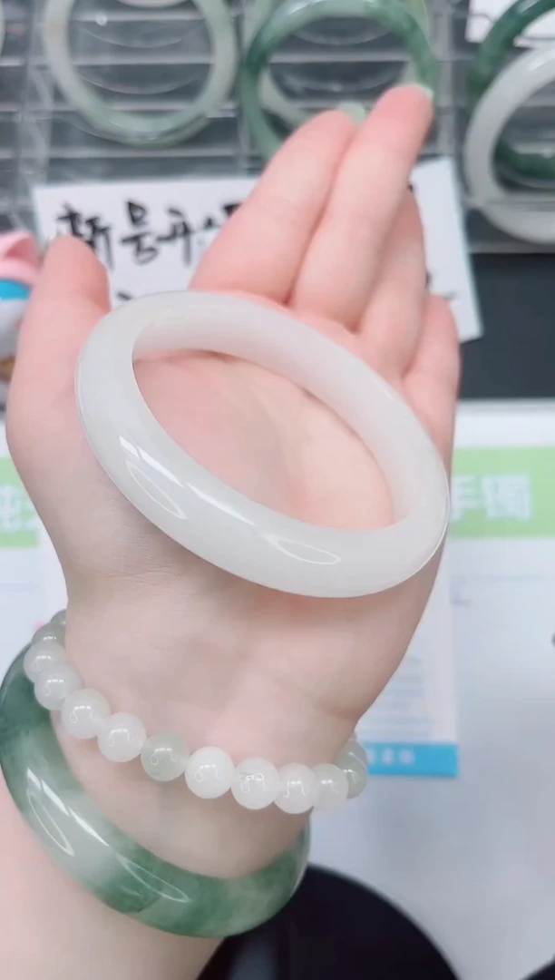 【闪购商品】石英质玉手镯未镶嵌a318