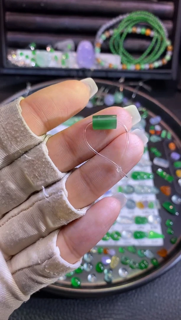 翡翠挂件未镶嵌珠子