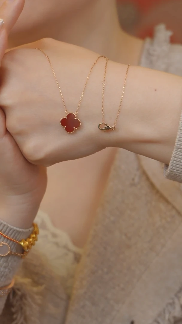 【闪购商品】玛瑙/玉髓项链18K金镶嵌红花