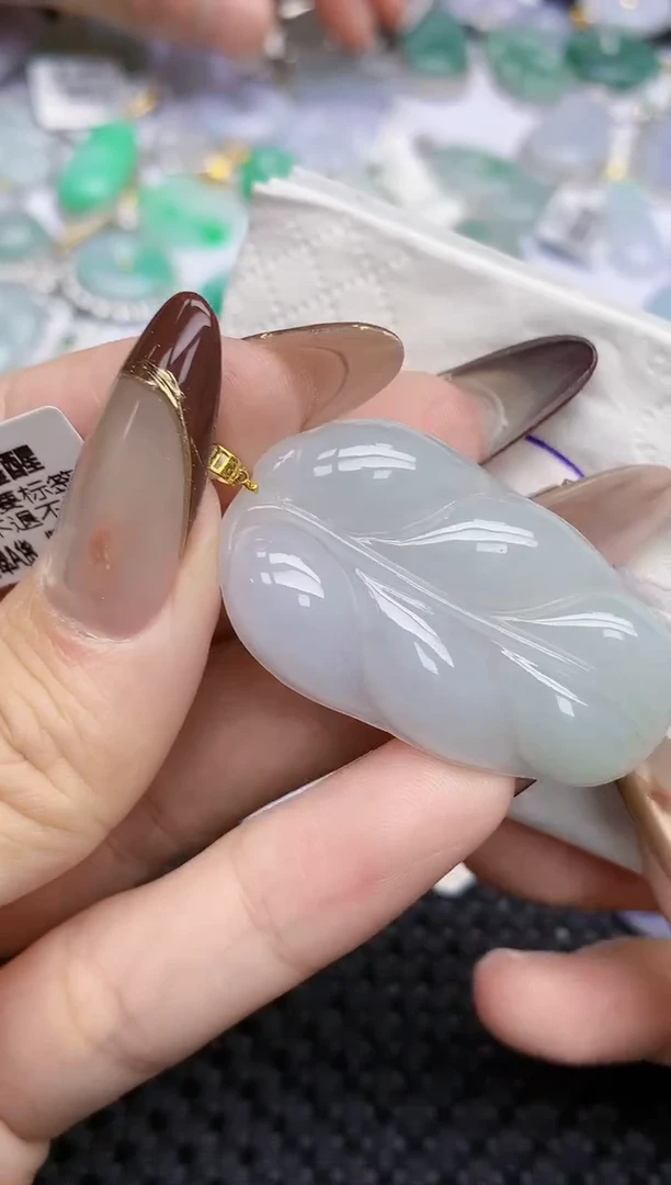 颈饰18K金镶嵌翡翠24   天然翡翠A货  百元以上9米证书费自理