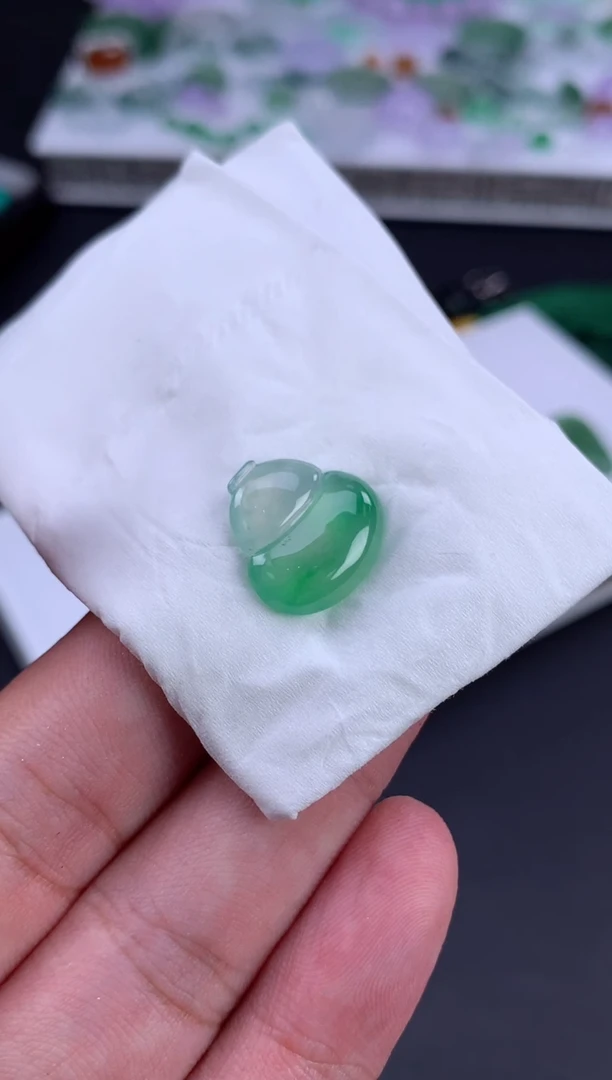 未镶嵌定制翡翠叶*哥翡翠