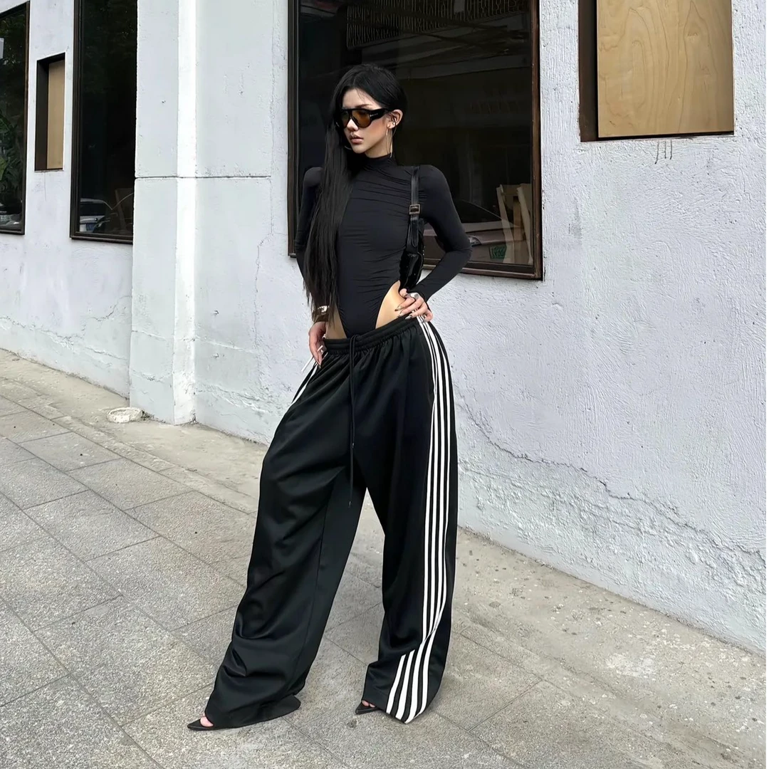 纯欲辣妹黑色长袖T恤女秋季设计感连体上衣美式条纹休闲阔腿裤子