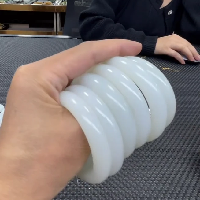 【老郑家】和田玉手镯一支 (多样性发1件)